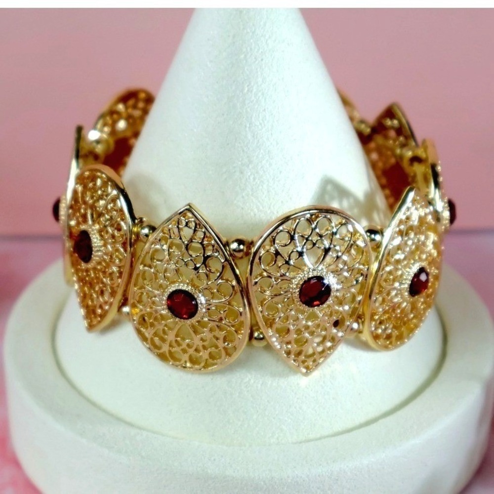 Vintage Etruscan Revival Style Gold Filigree Garnet Cabochon Stretch Bracelet